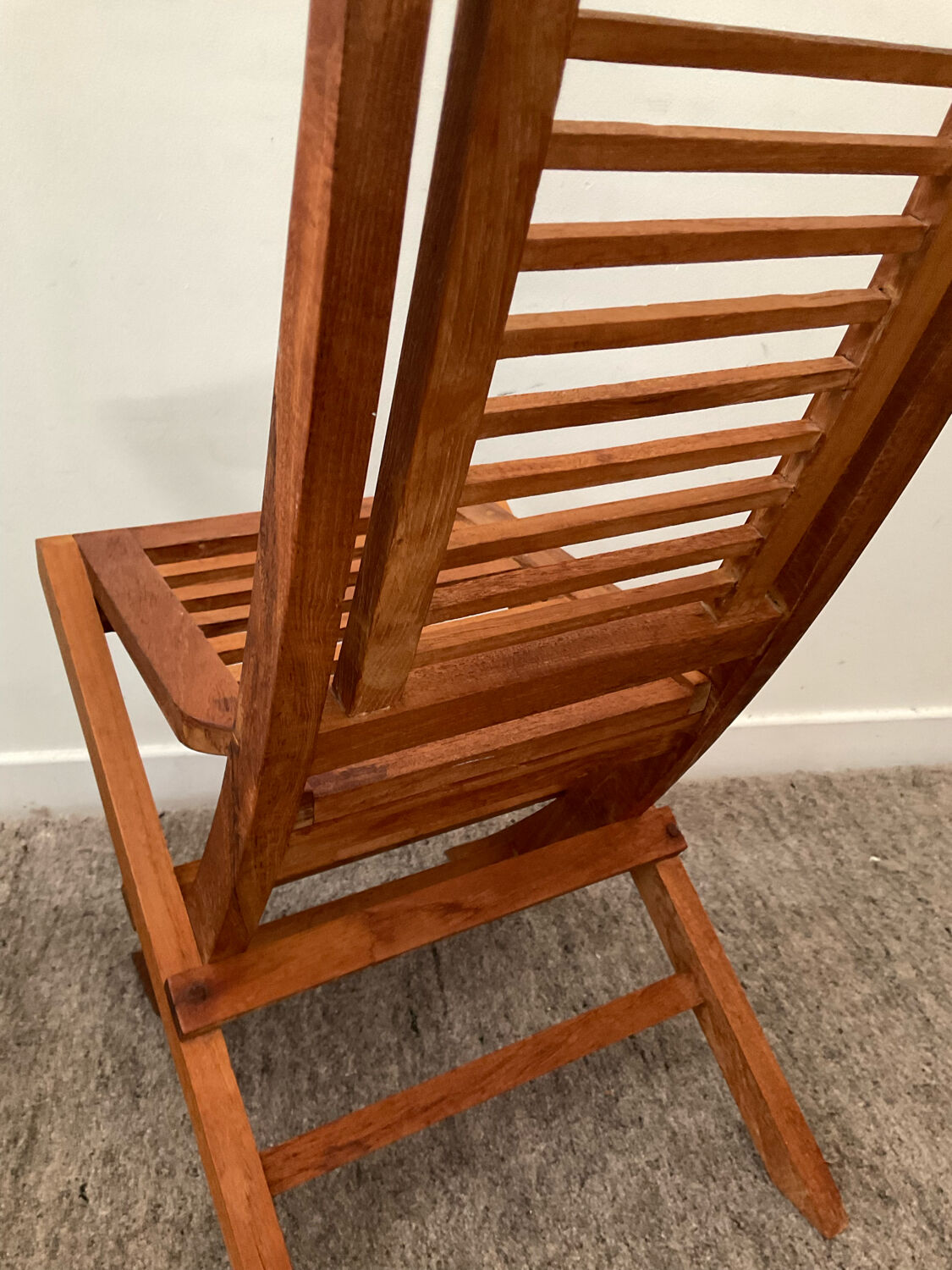 Folding teak children's chair