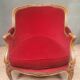 Large bergere de style Louis XV  en velour rouge