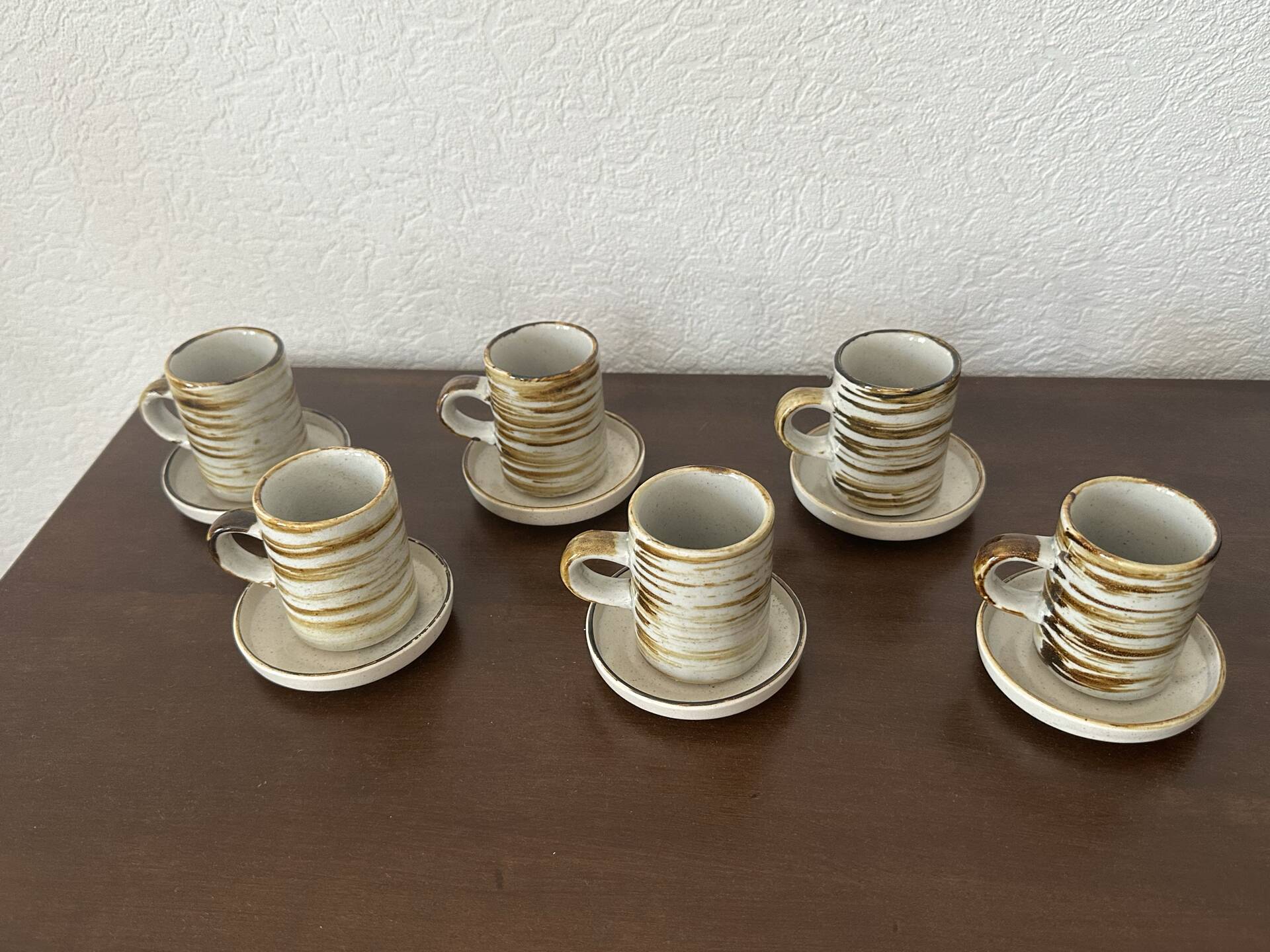 Set of 6 vintage glazed stoneware cups and saucers from the 1950s, new.