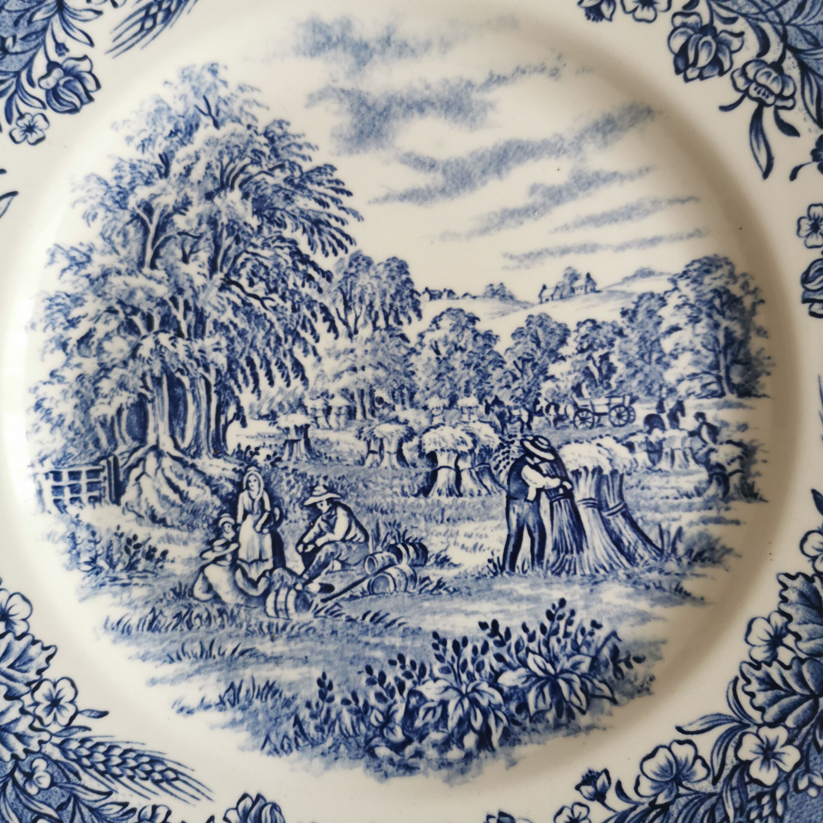 Old flat plate stamped Churchill. English manufacturing