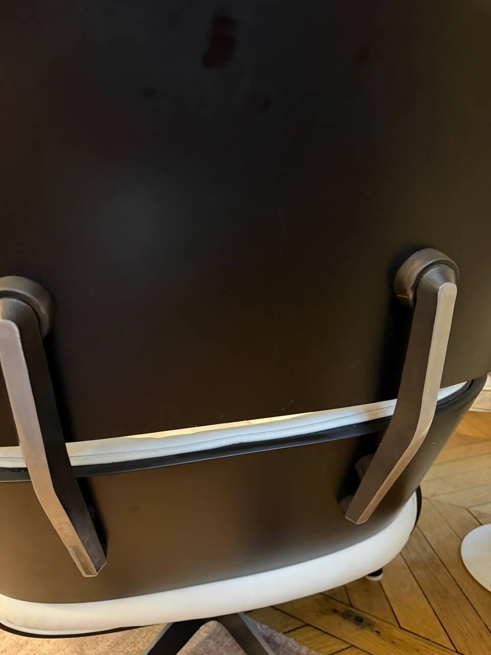 Charles et Ray EAMES – Édition MOBILIER International : Fauteuil Lounge et