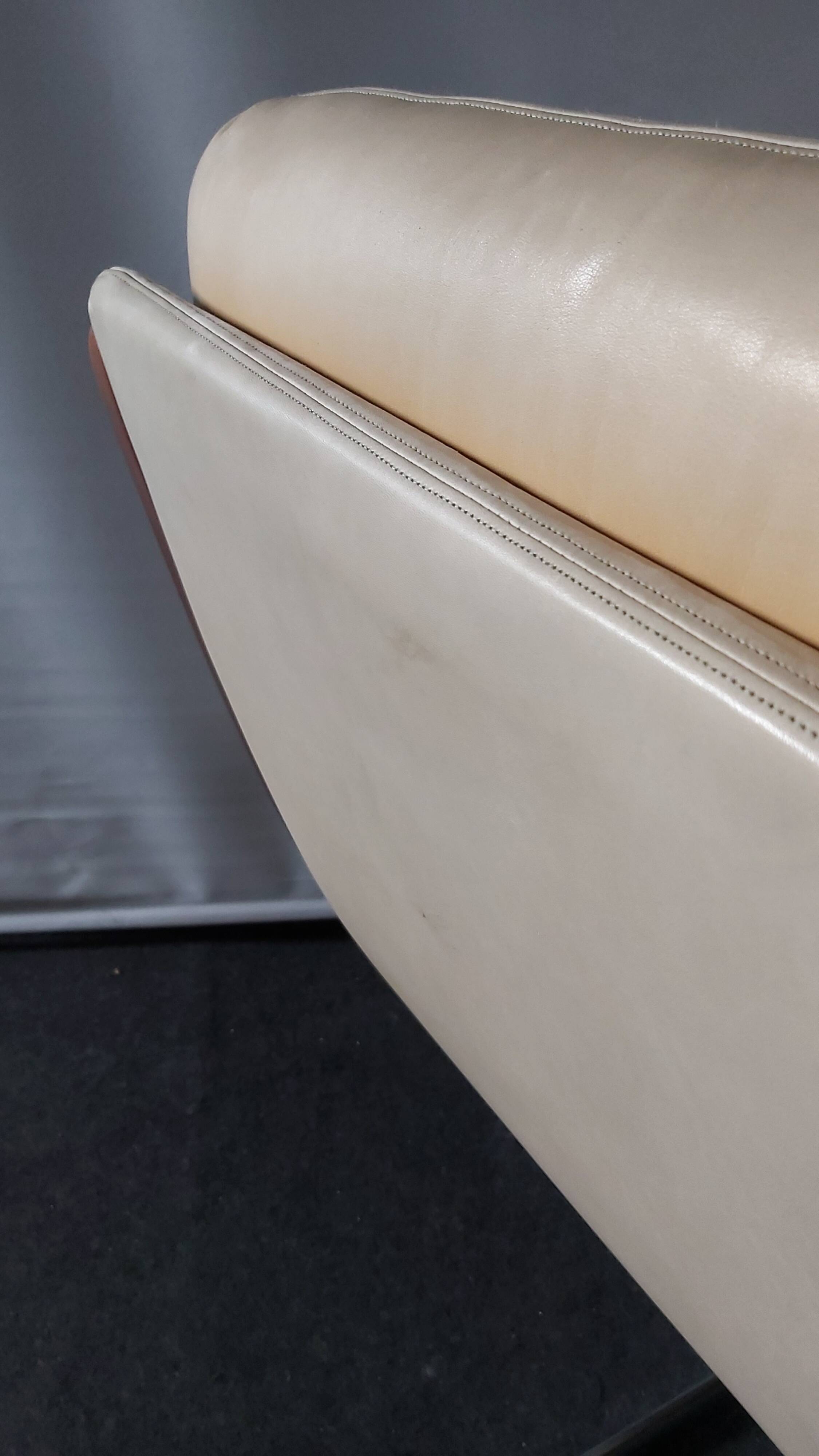 Leather armchairs designed by Eugen Schmidt for Soloform