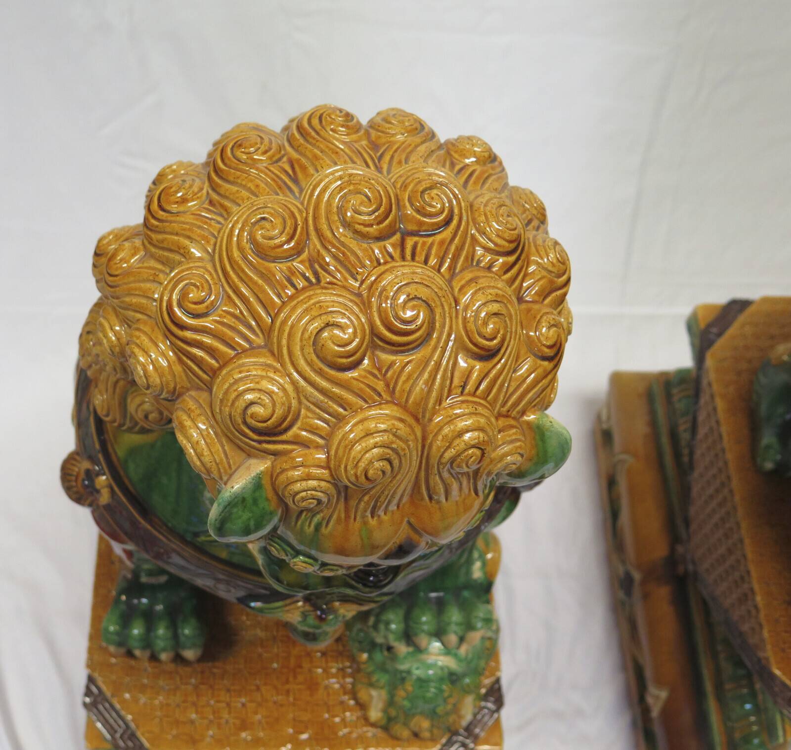 Pair of Chinese guardian lions foo dogs shishi imperial guardians ceramic
