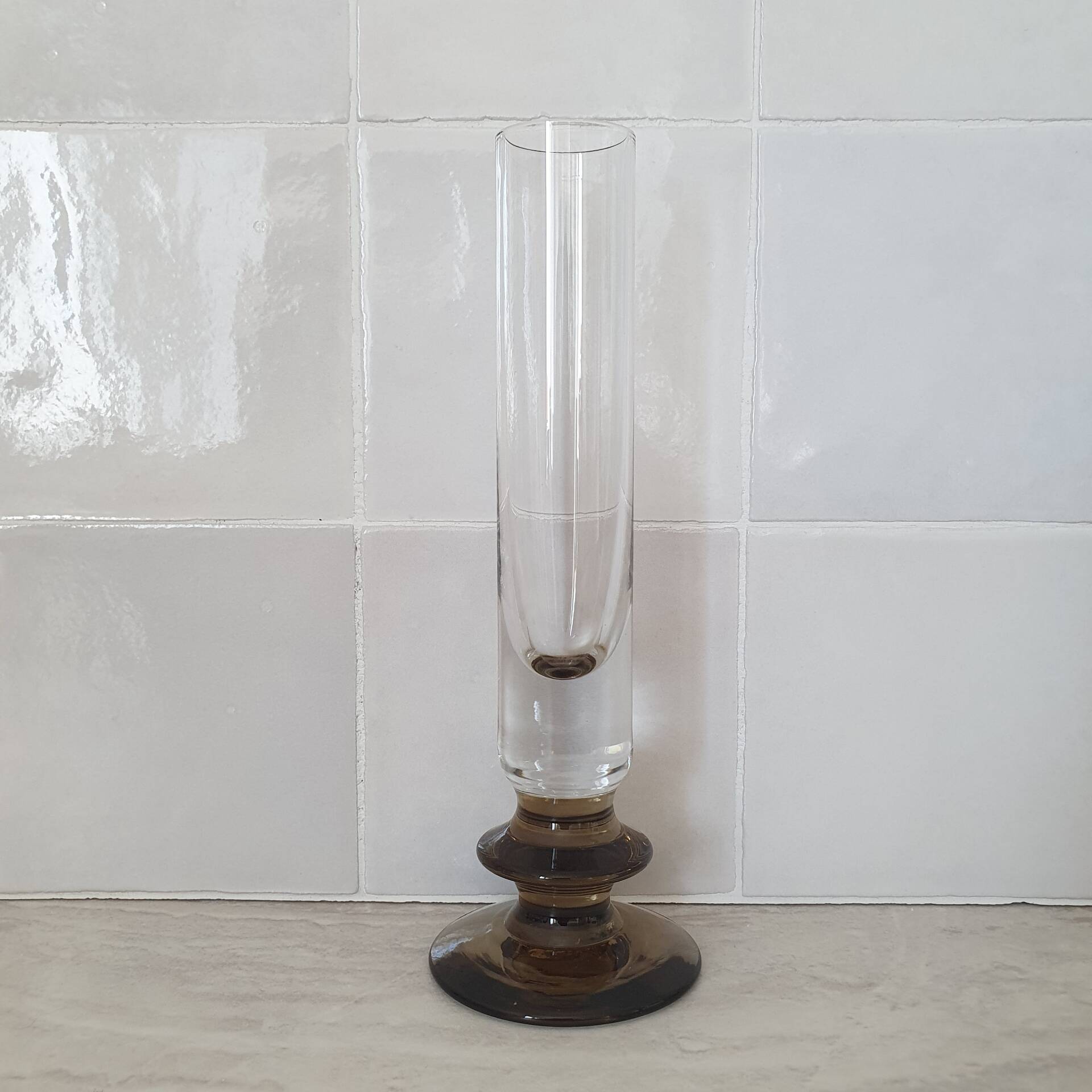 Soliflore en verre et pied marron fumé
