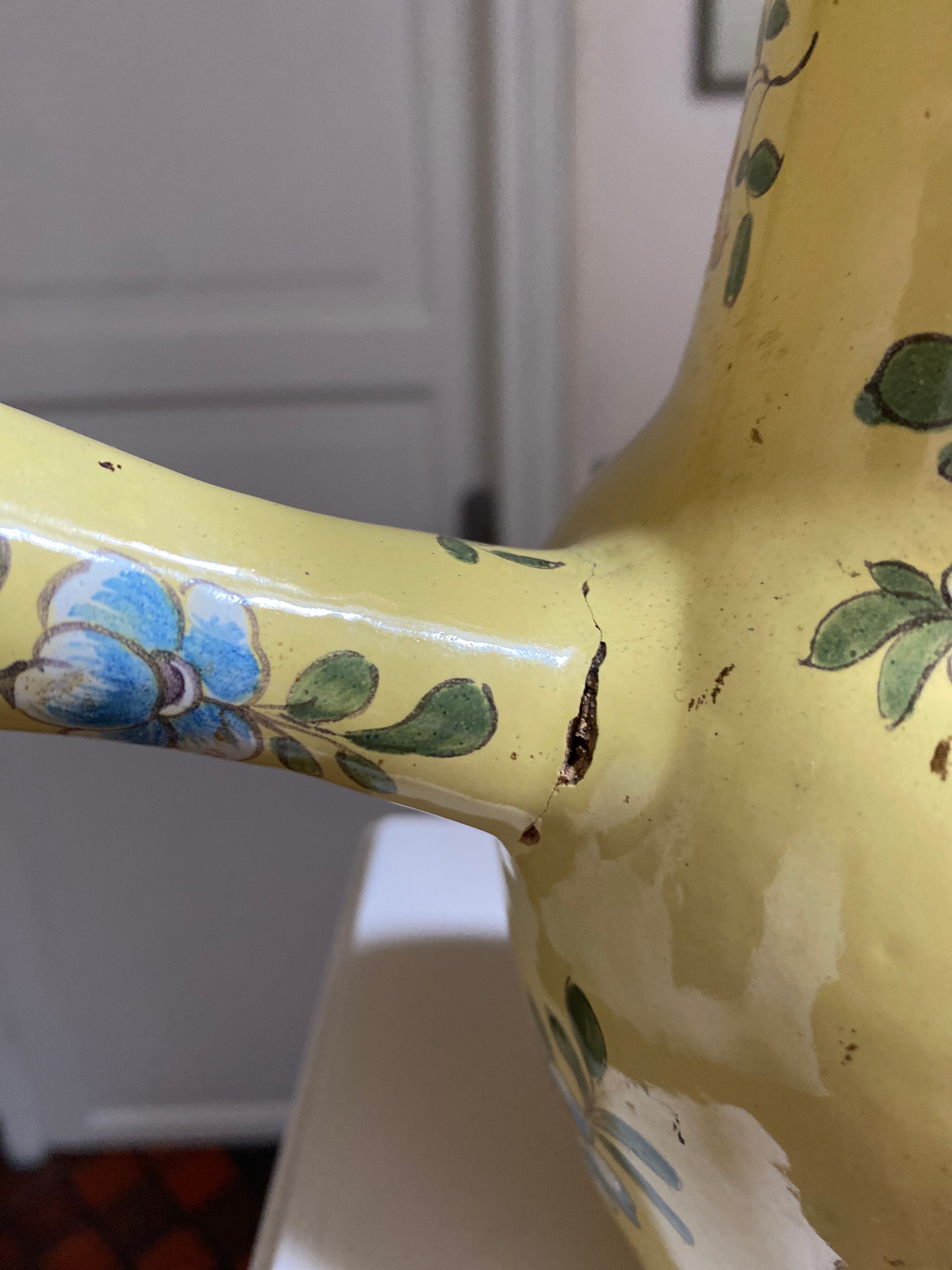 Porcelain chocolatière