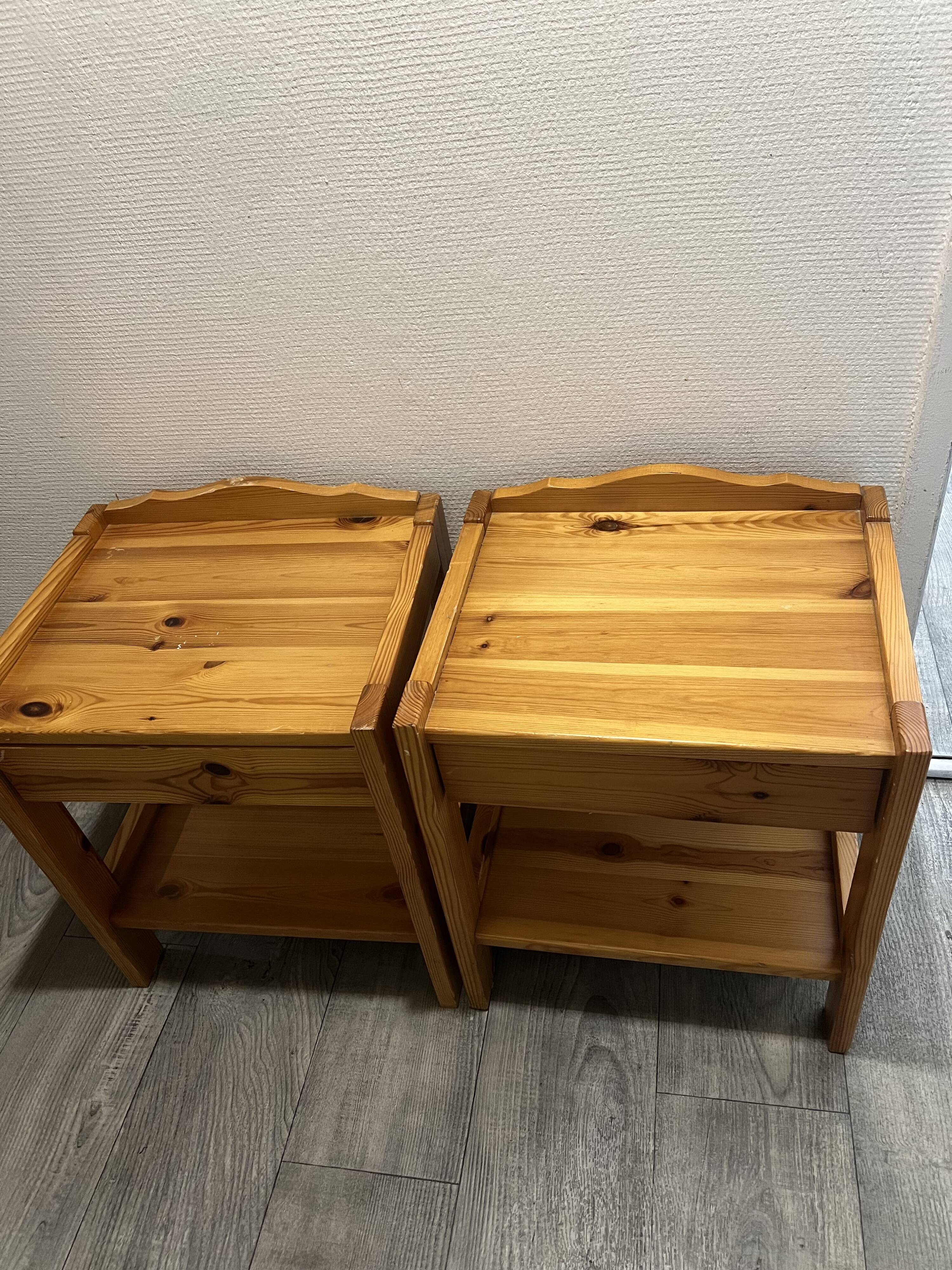 2 tables de chevet vintage en bois