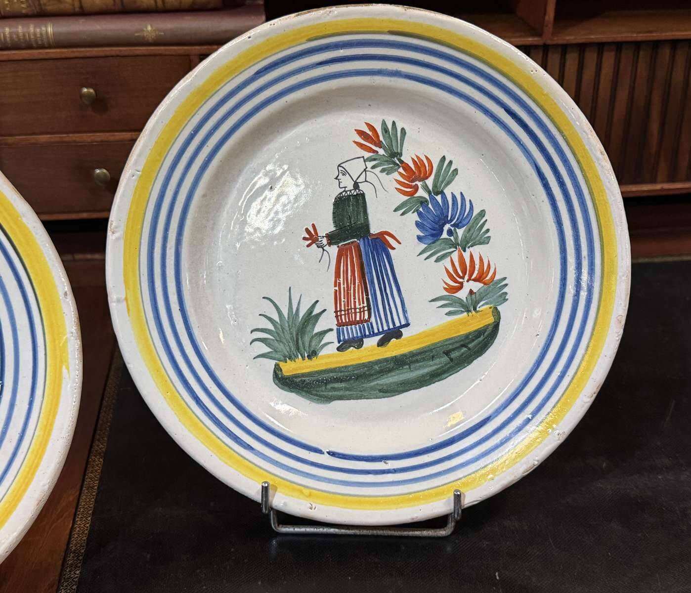 Pair of Quimper earthenware plates from the 1930s.