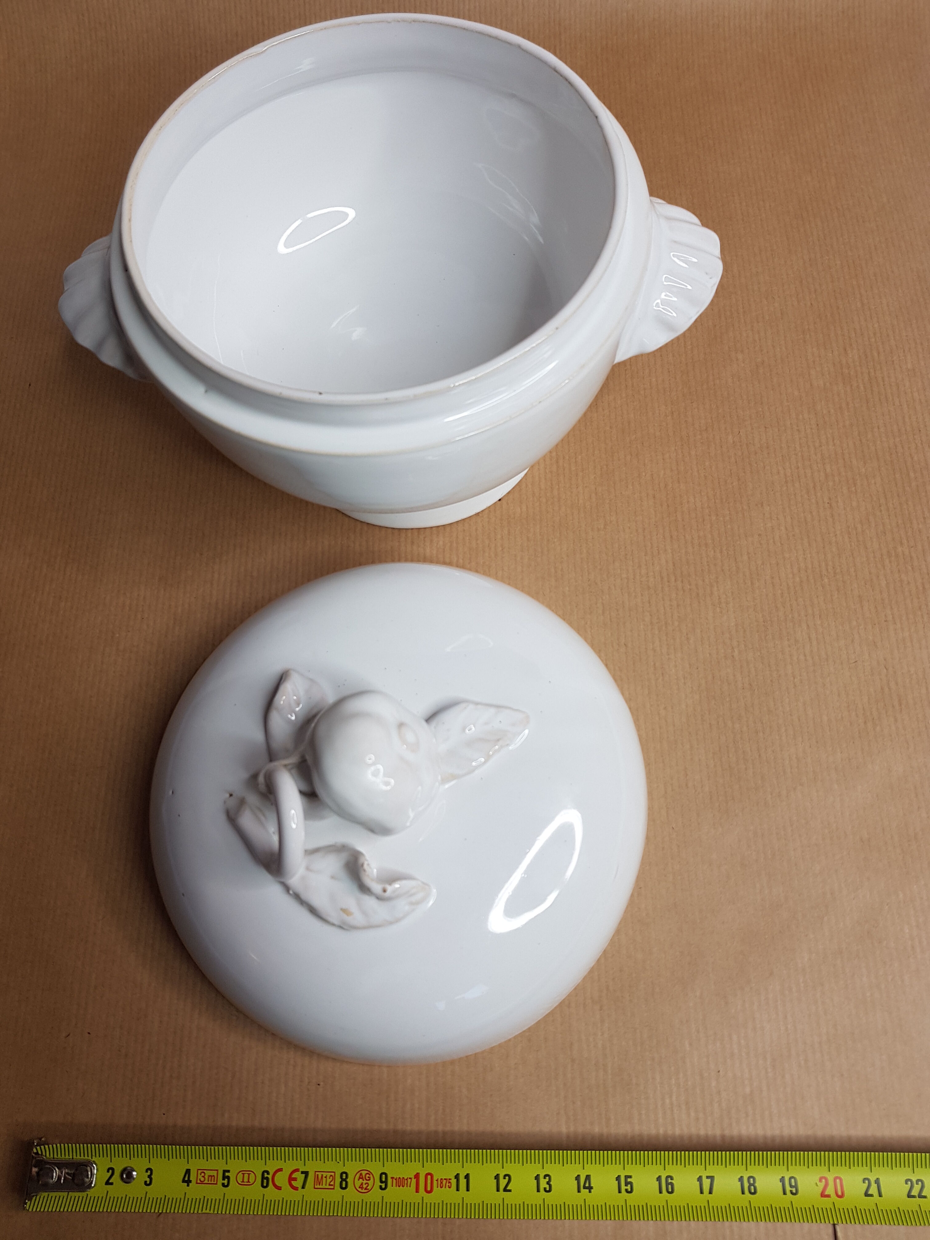 White enamelled ceramic candy box