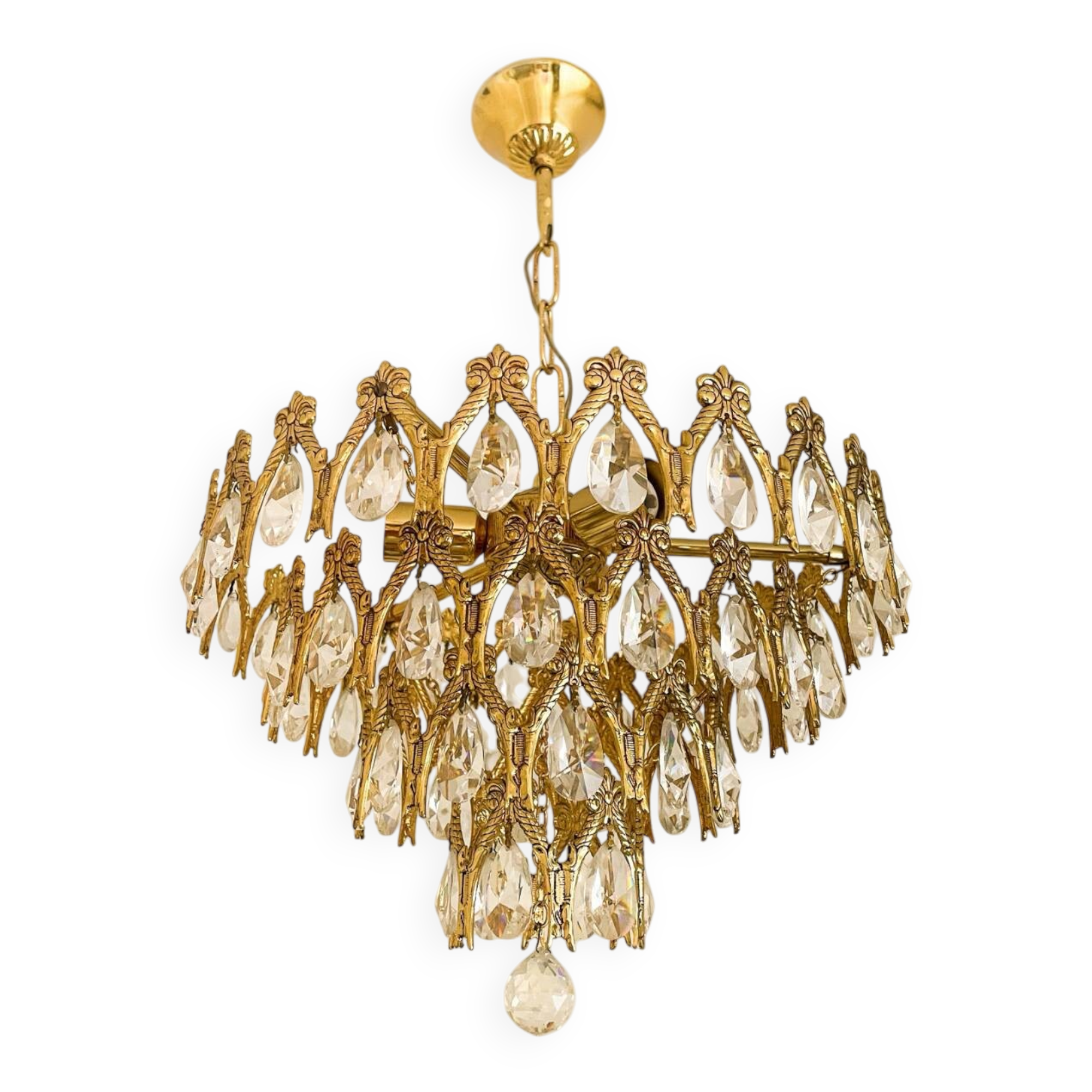 Lustre vintage en laiton doré avec des pampilles en cristal.