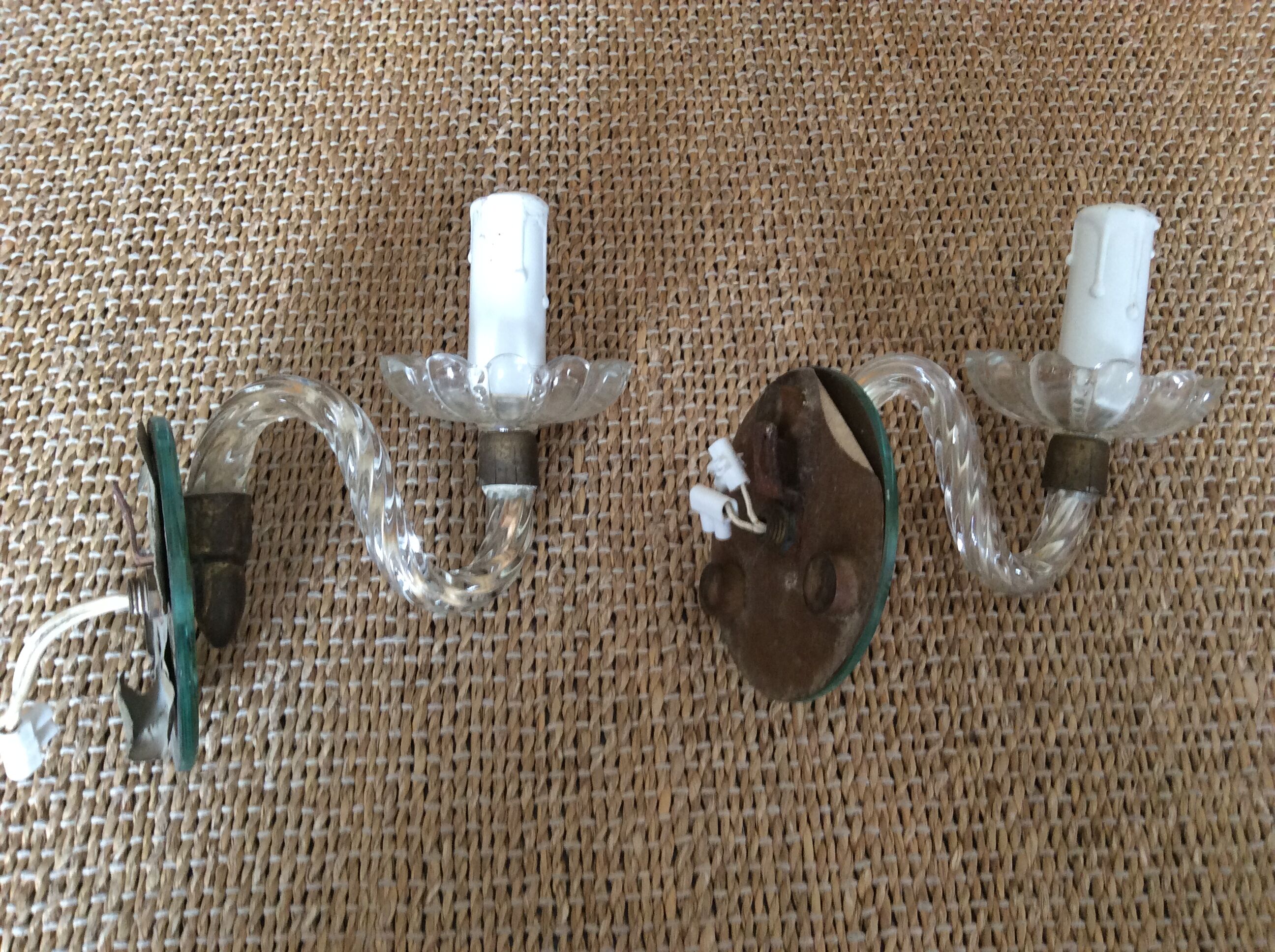 2 wall sconces