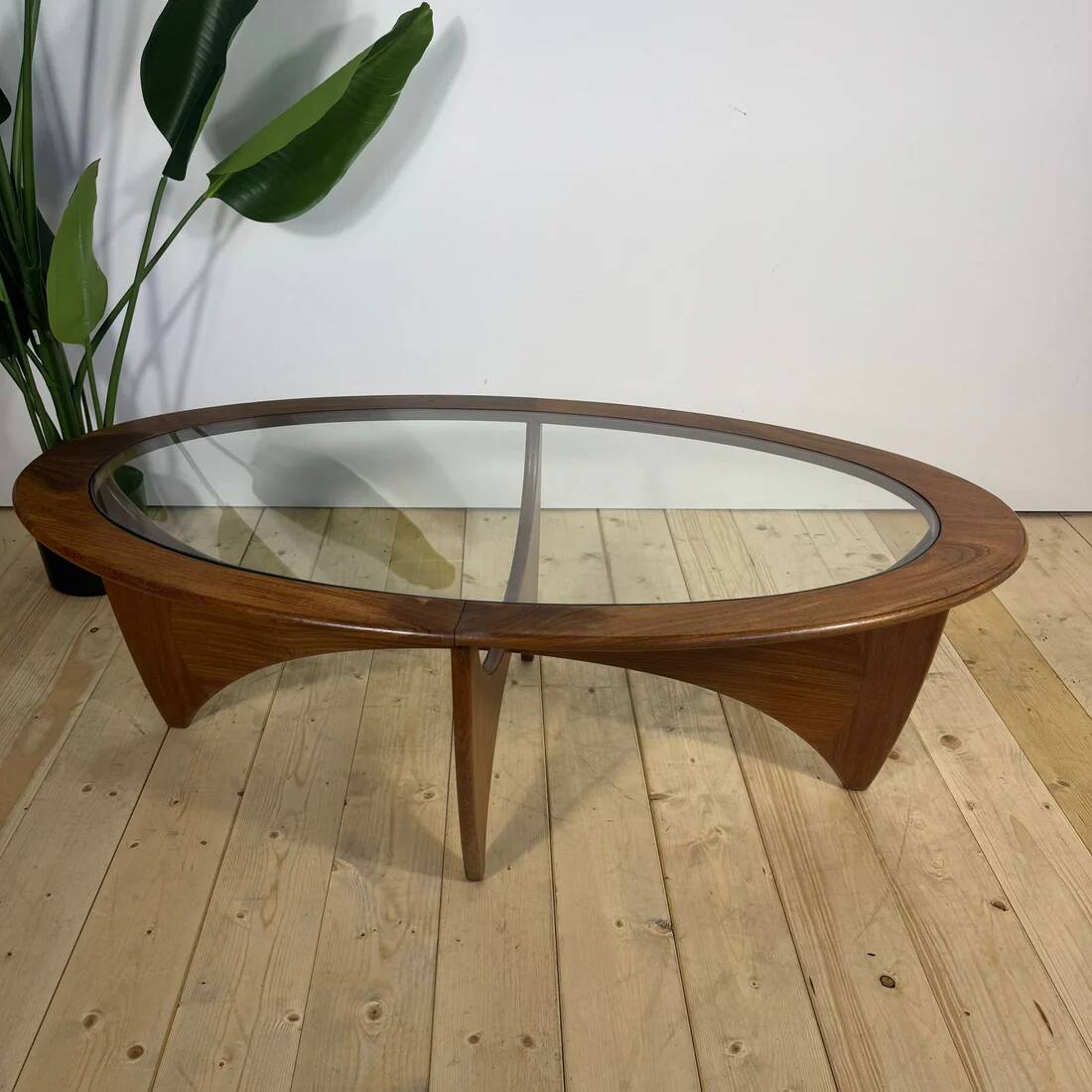 G-Plan Astro oval coffee table in teak and glass – Mid-century icon