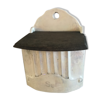 Ceramic salt box