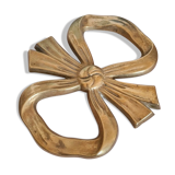 Flat brass knot underside