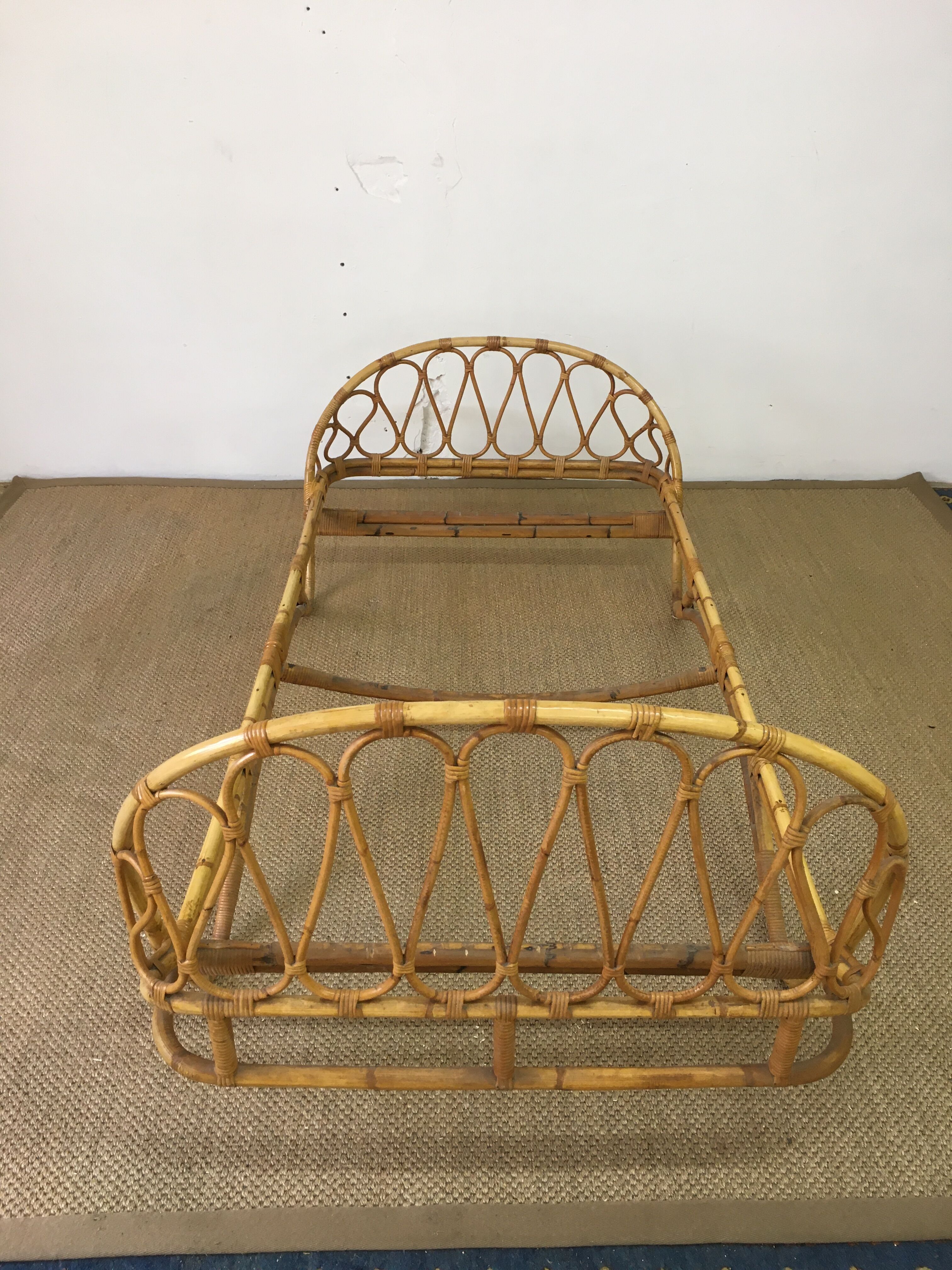 Rattan basket bed 1 place