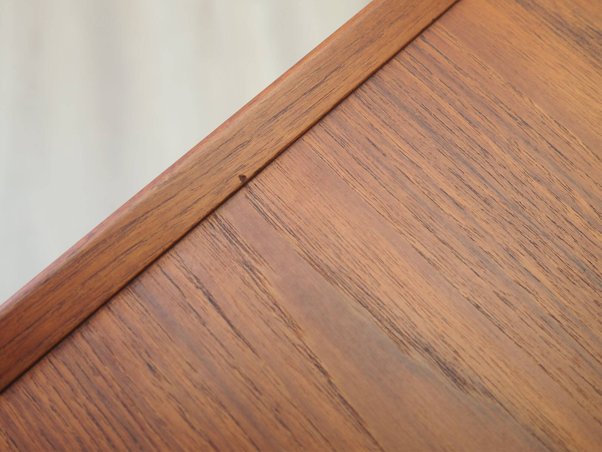 Buffet haut en teck, design danois, années 1960, production : Danemark