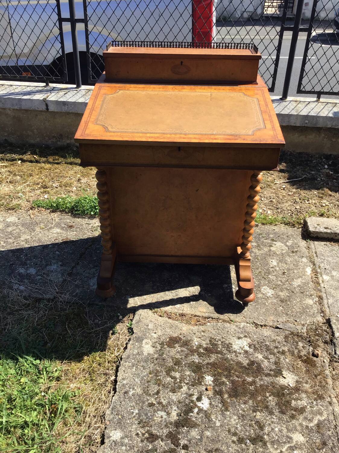 Davenport writing desk in fruitwood and burl veneer