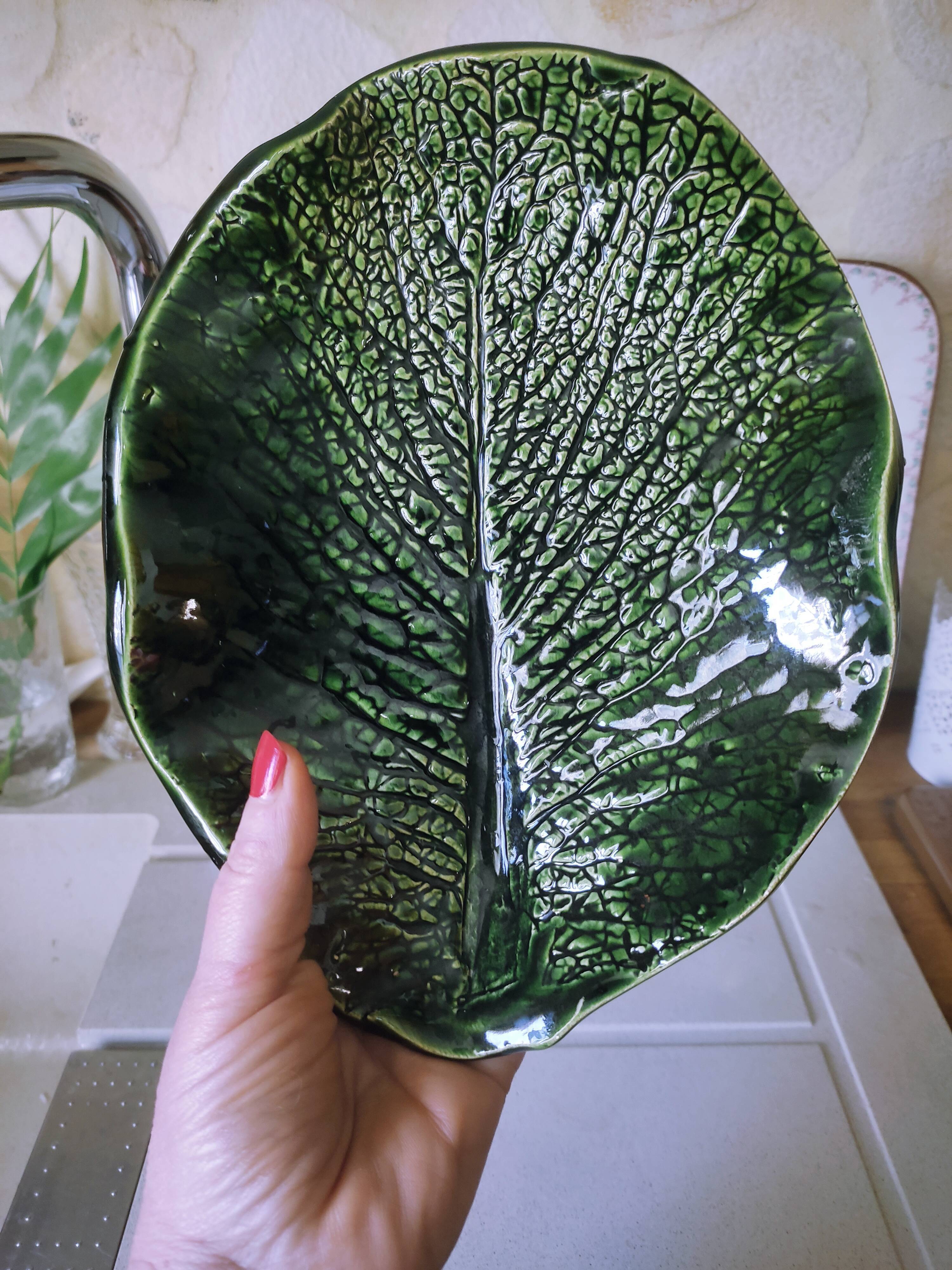 Ceramic dish cabbage leaf shape