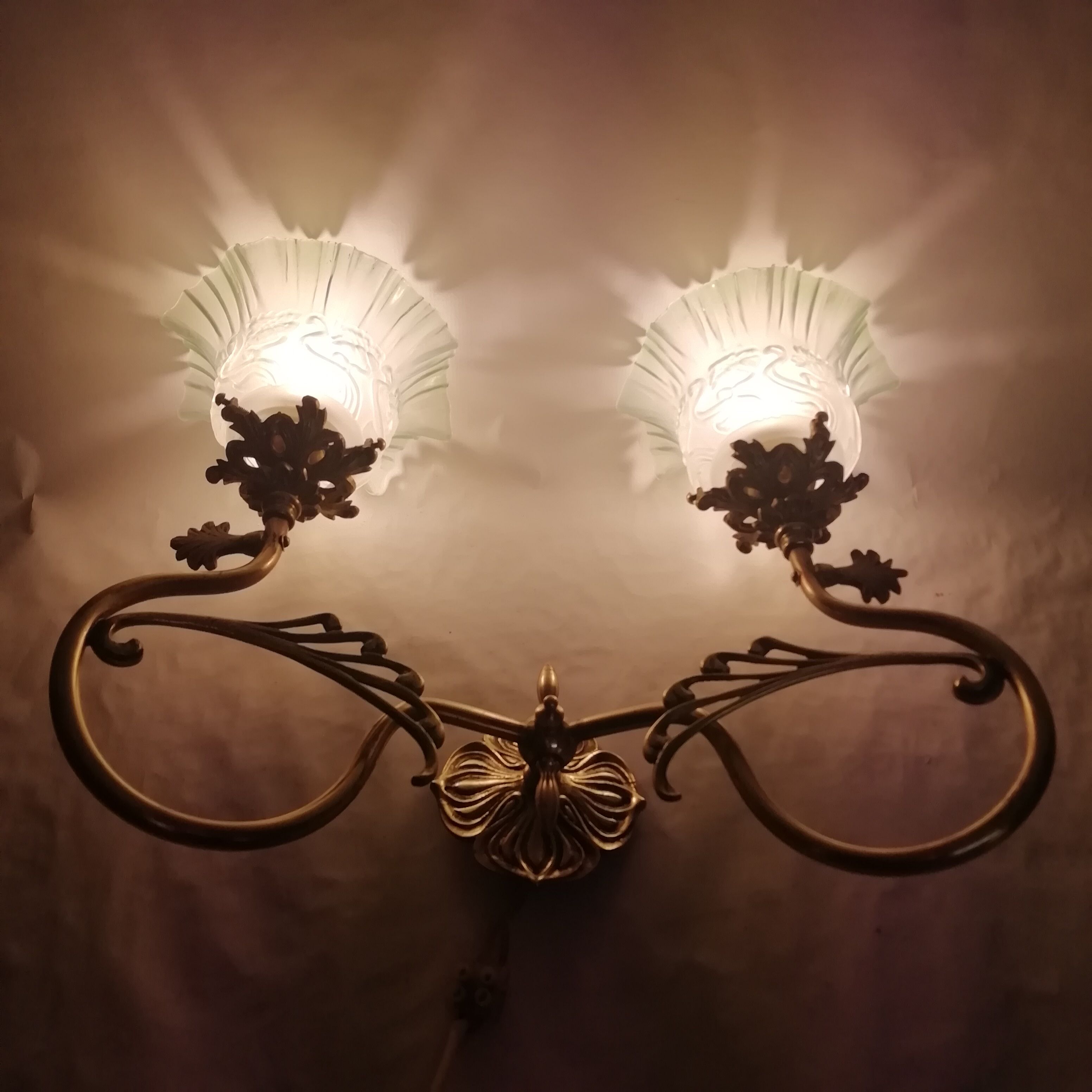 Apply bronze and glass art deco 1930s.