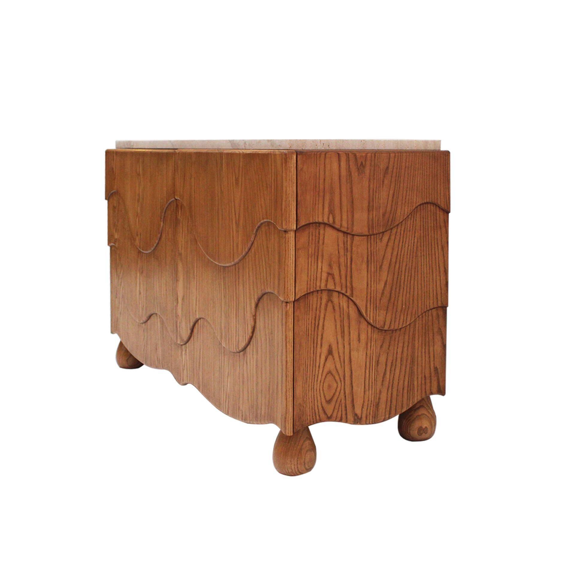 Paire de buffets en chêne avec plateau en travertin. Design contemporain italien.