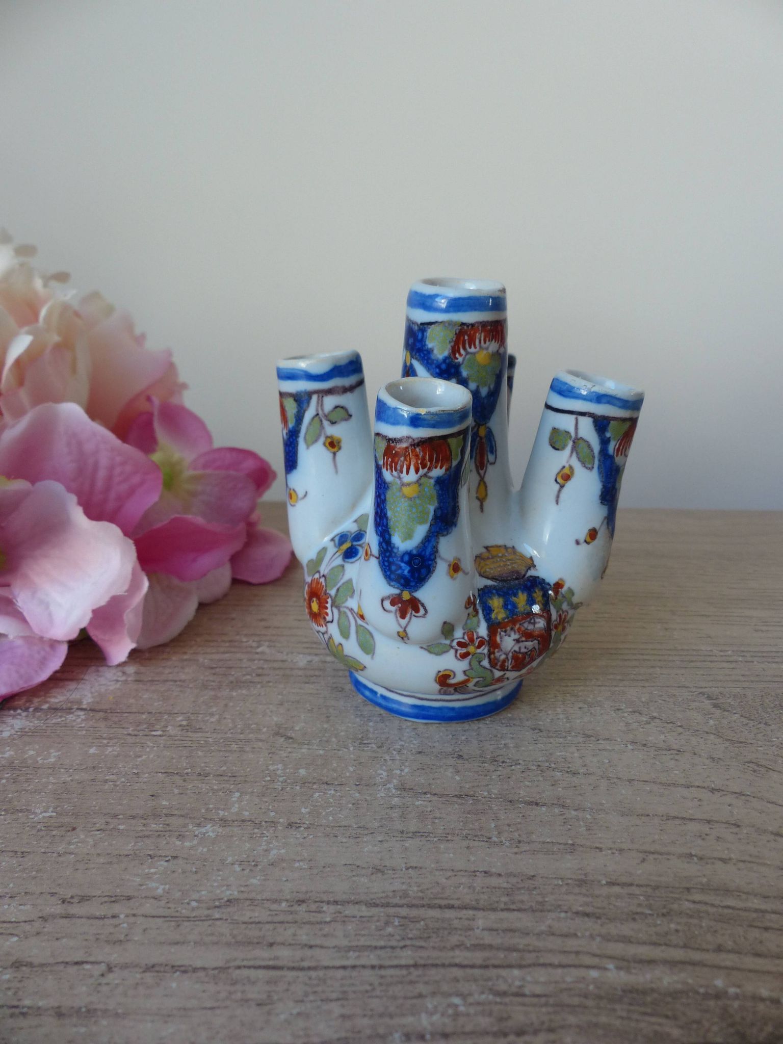 Ancien petit vase pique fleurs faïence de Rouen peint main, vase miniature
