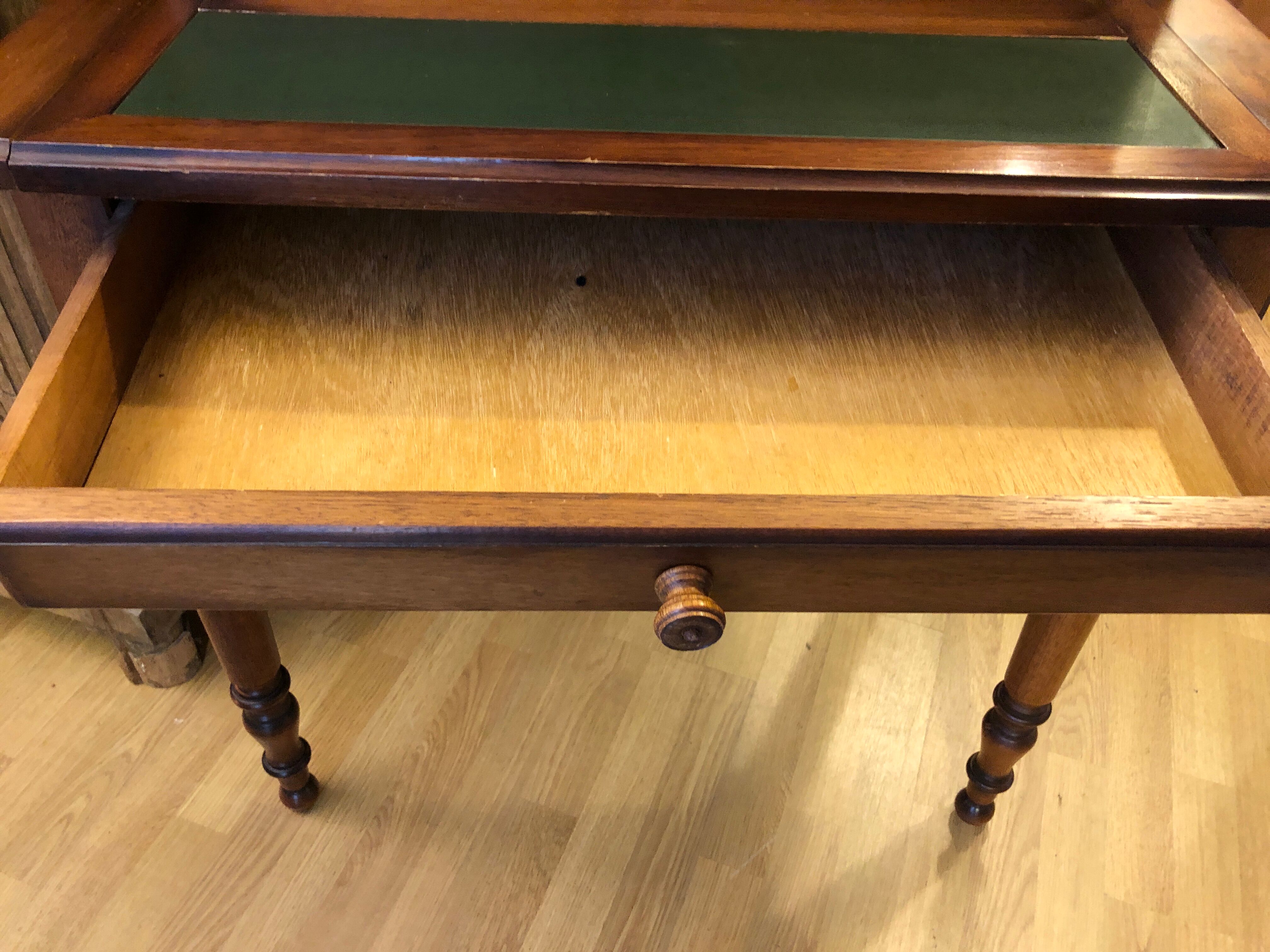 Louis Philippe office with financial