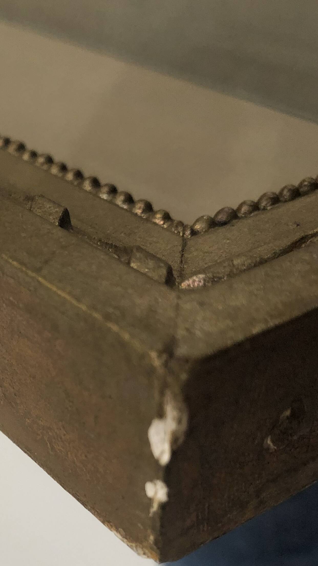 Old louis XVI style frame engraving climbing