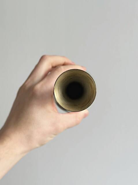 Lightweight metal single-stem vase