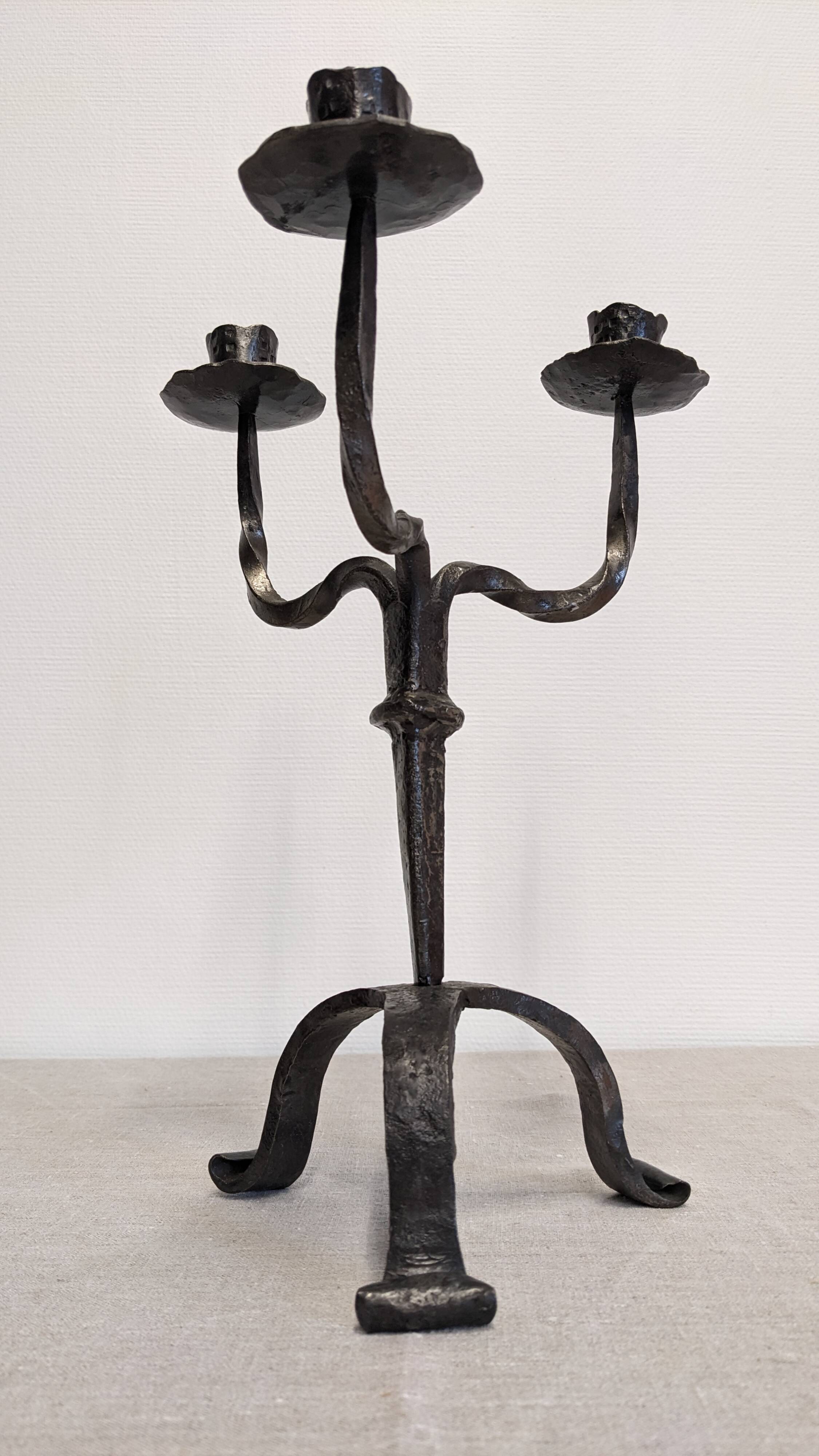 Brutalist candelabrum with 3 lights in wrought iron, France circa 1950.