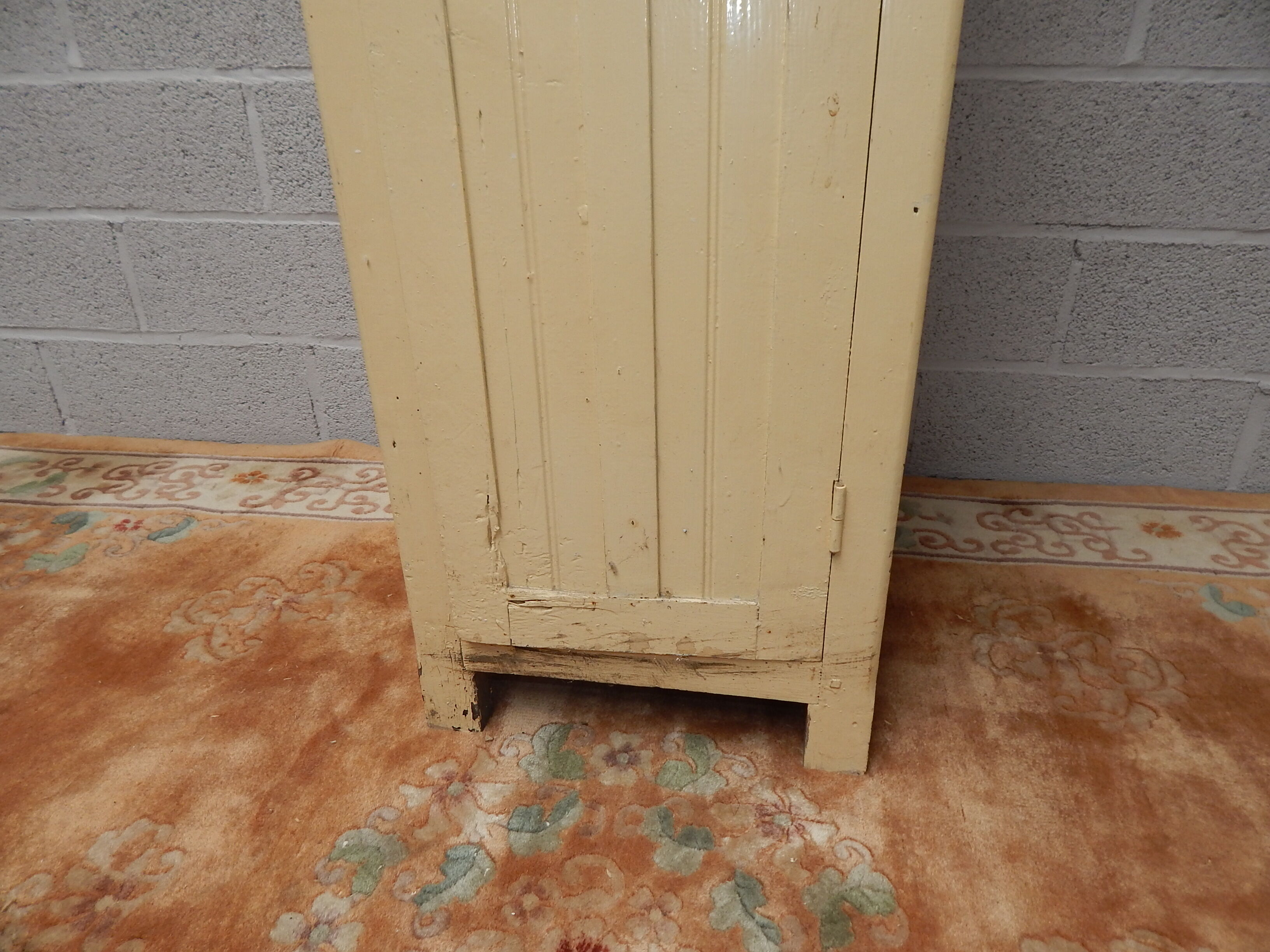 Old cloakroom in wood