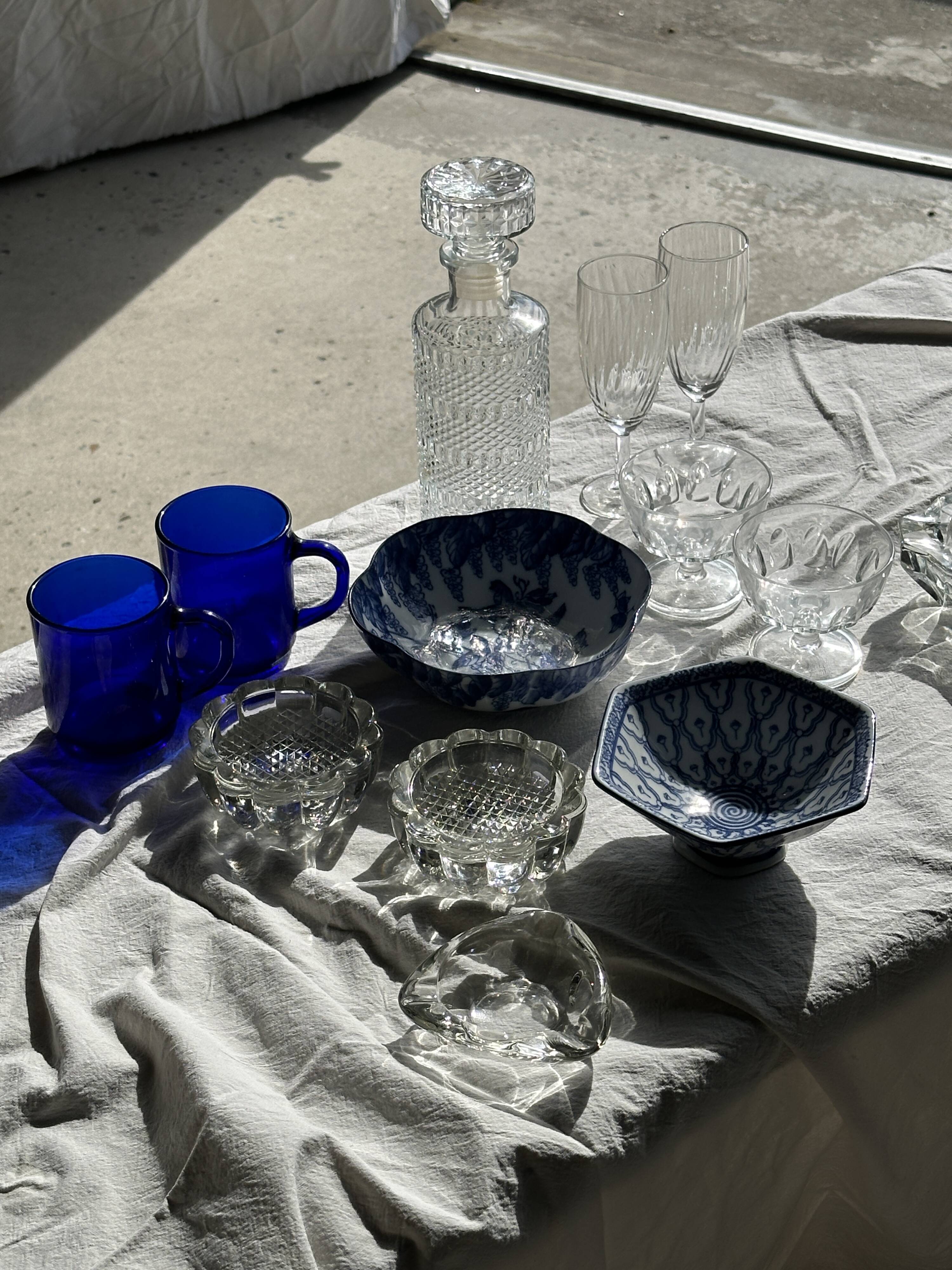 Small glass ashtray in the shape of a flower France Reims Brand MO