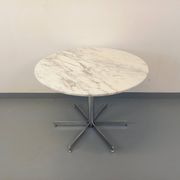 Vintage round dining table in white marble and chrome metal from the 1970s.