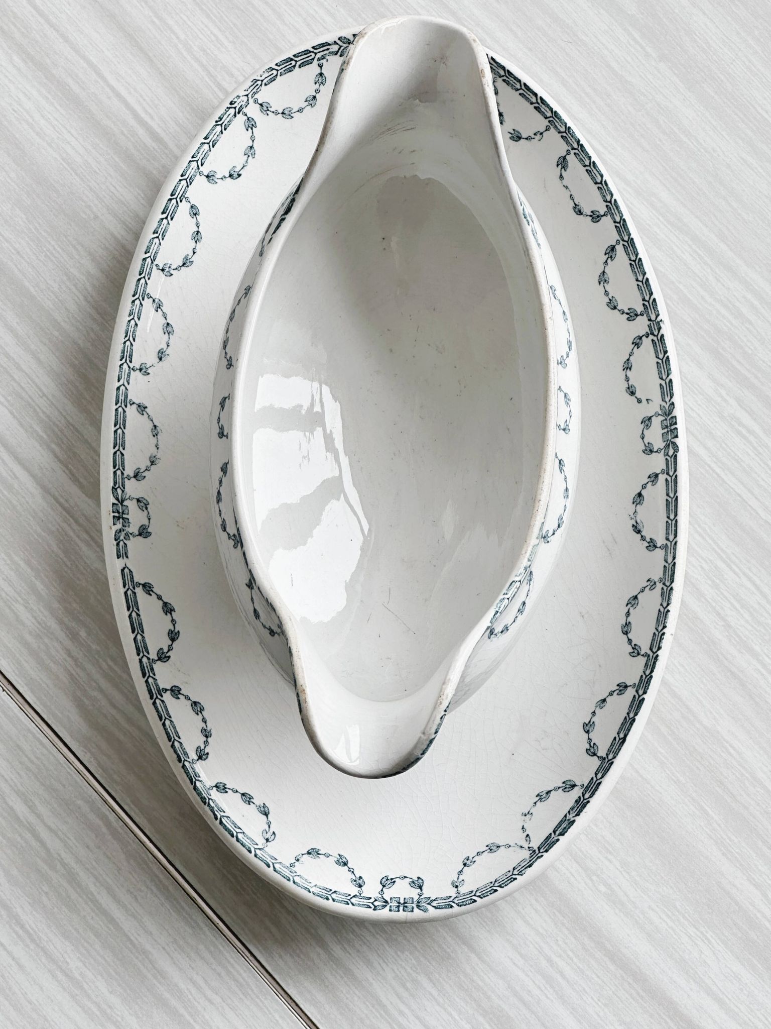 Saucière sur dormant faïence Digoin Sarreguemines Faust.