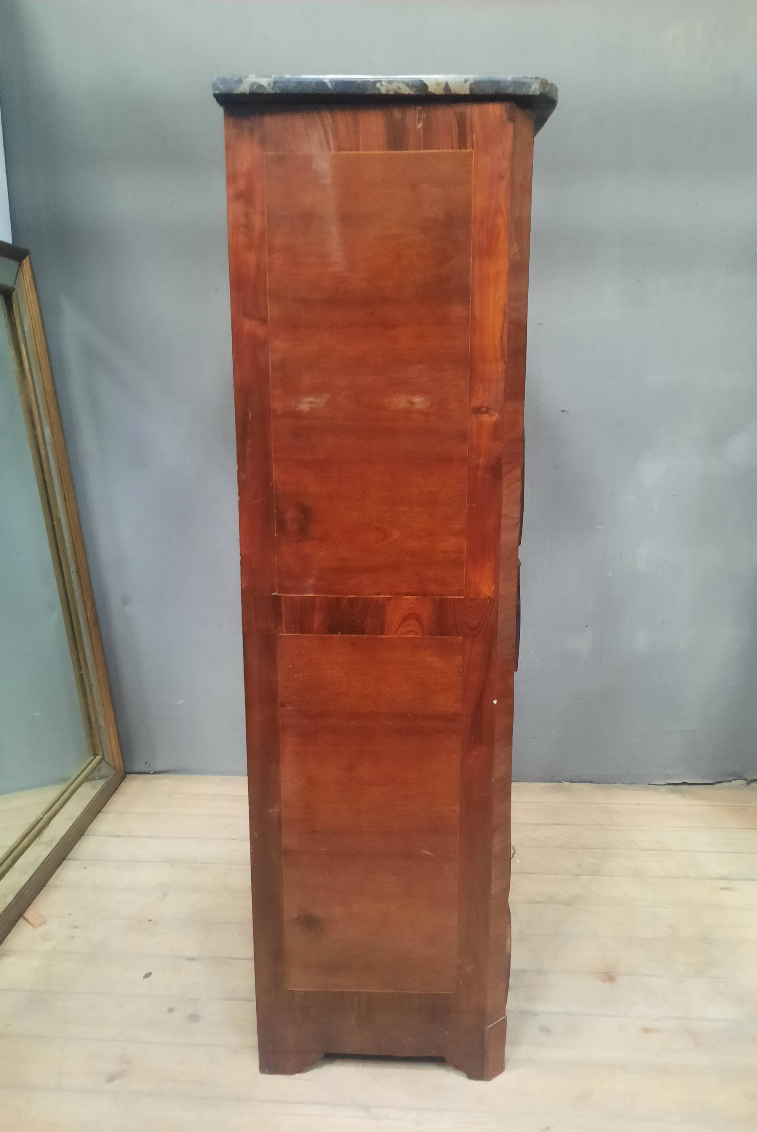 Eighteenth-century wooden veneer chest of drawers
