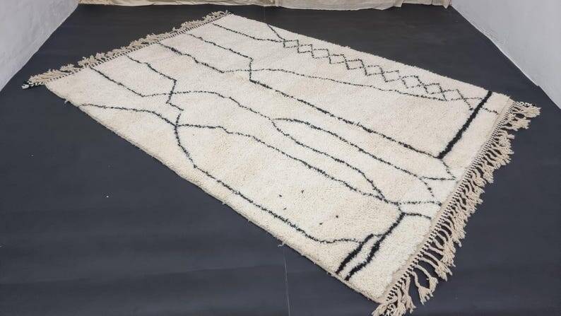 Decorated white Berber carpet 200cmx300cm