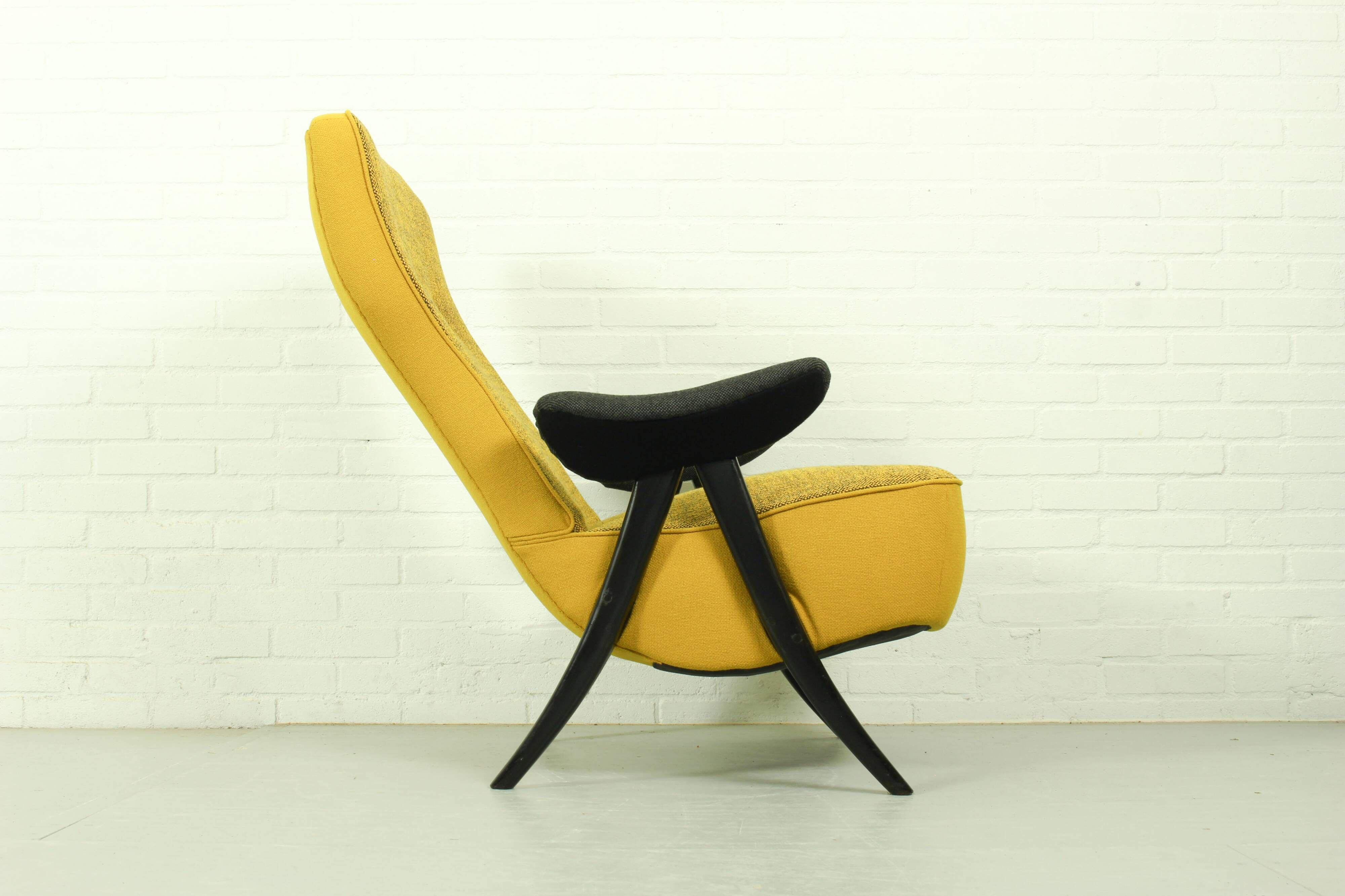 Theo Ruth pour les chaises Artifort Modèle 107 et 137 en Hallingdal Kvadrat.