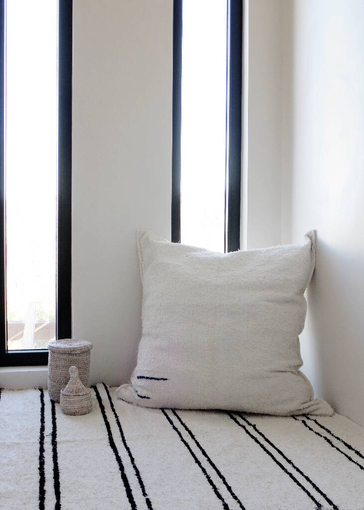 Handwoven rug - White and black lines - recycled cotton - 170 x 240 cm