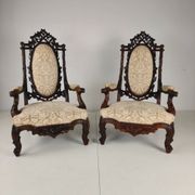 Ensemble de deux fauteuils de style Forêt-Noire par Horrix – 19e siècle