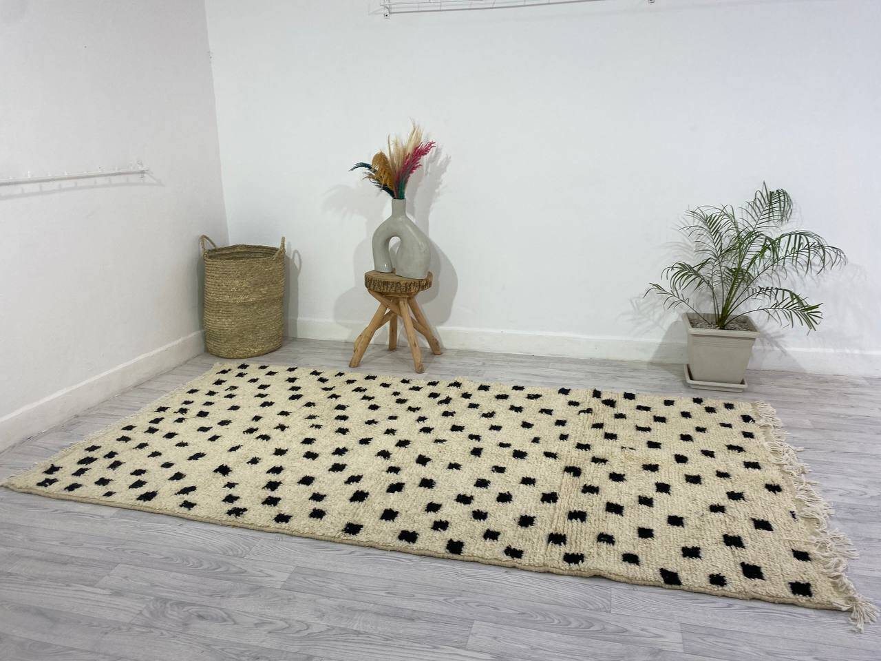 Handmade wool berber rug 276 x 157 cm