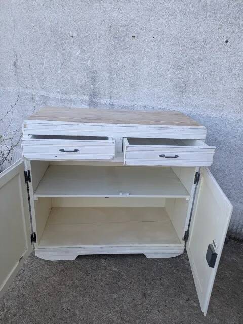 Buffet vintage white
