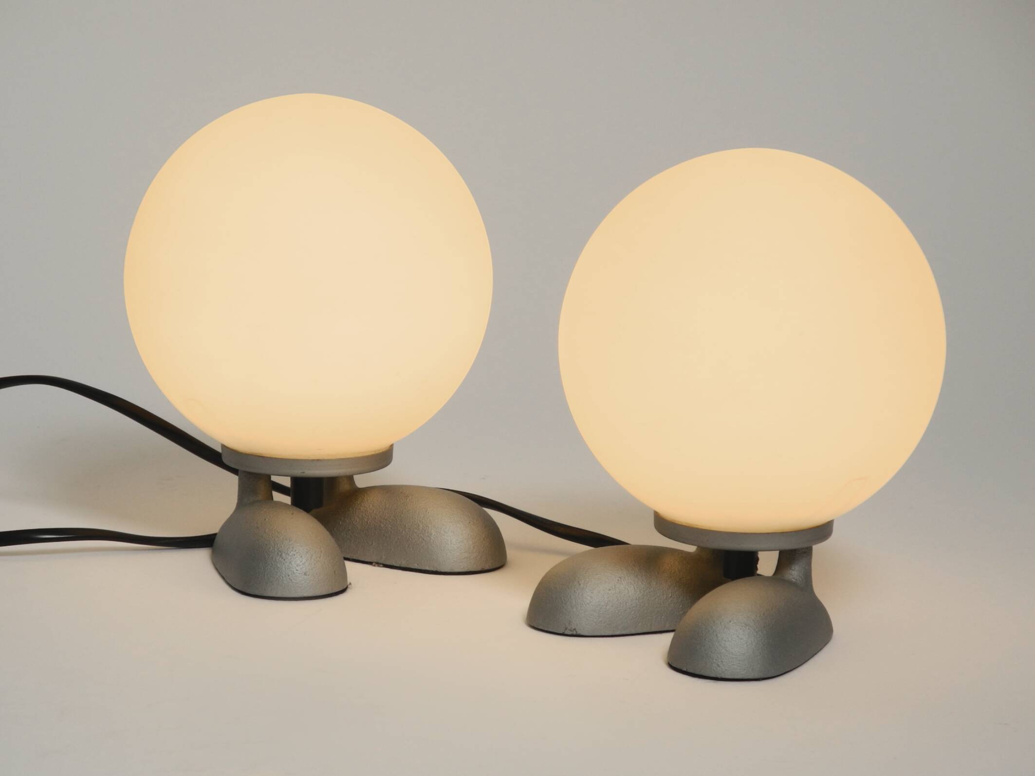 Pair of 1990s table lamps with a cast aluminum base by Sompex