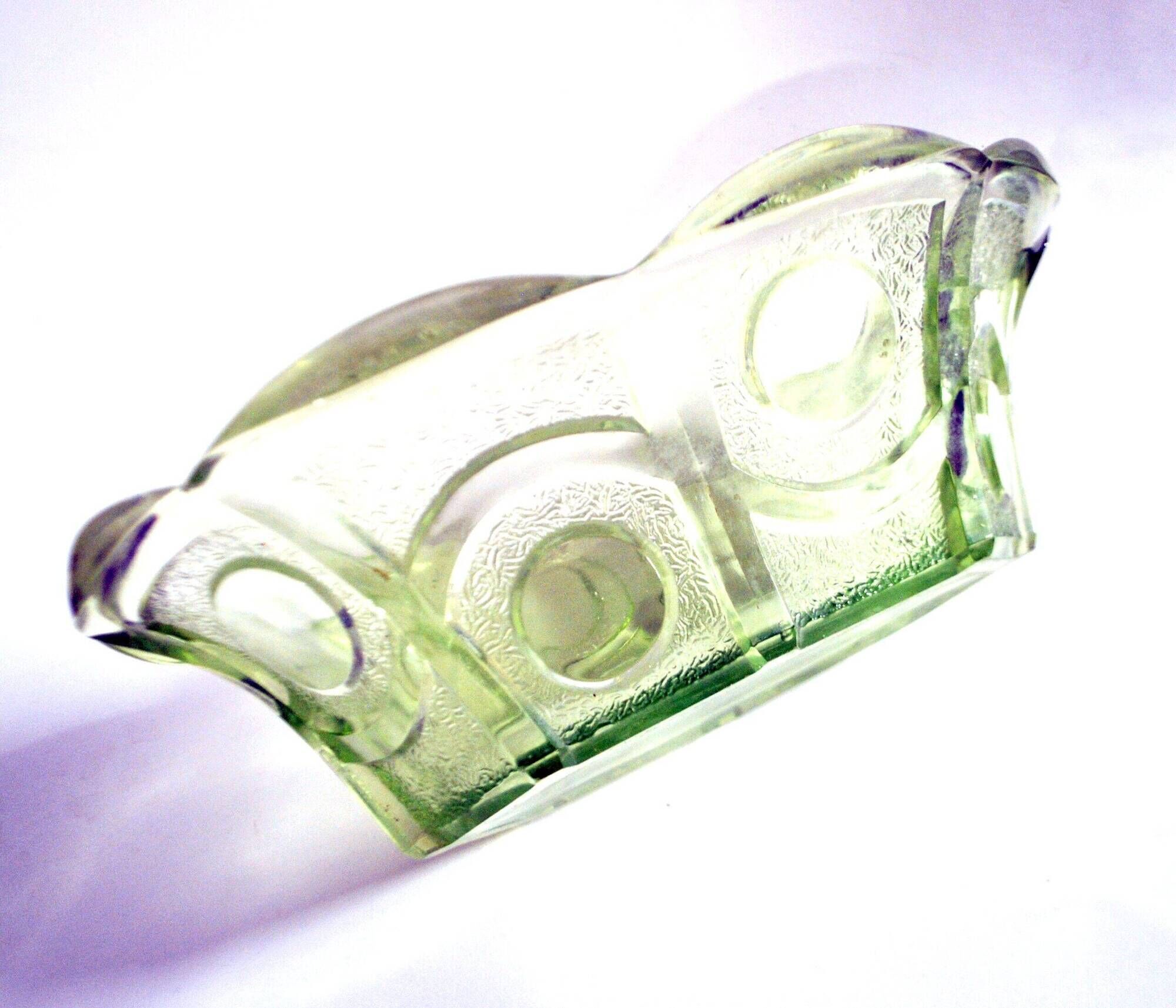 Art Deco oval bowl in green glass – geometric moulded decoration 1920-1930