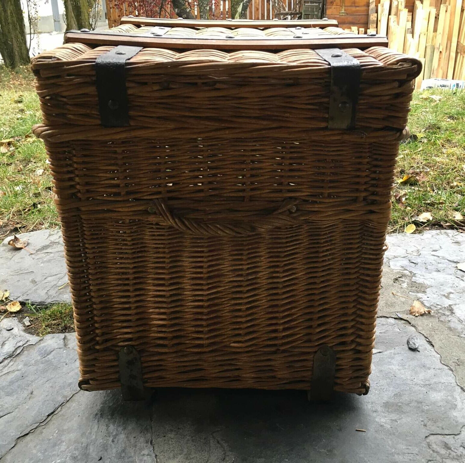 Wicker trunk