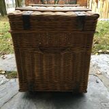 Wicker trunk