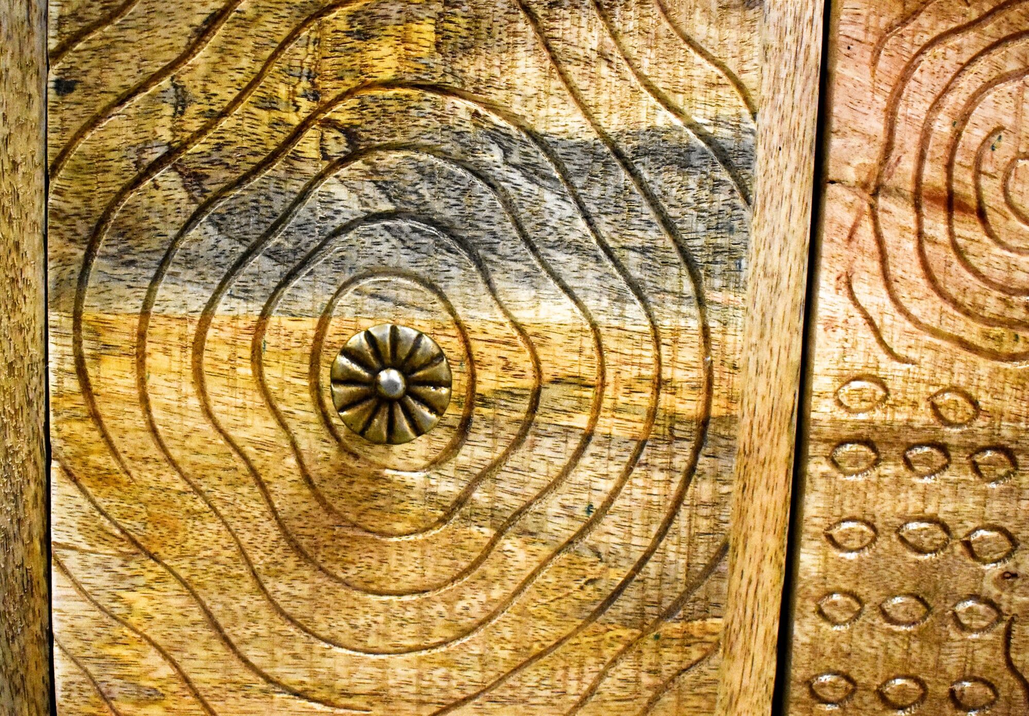 Manguier wood chest of drawers