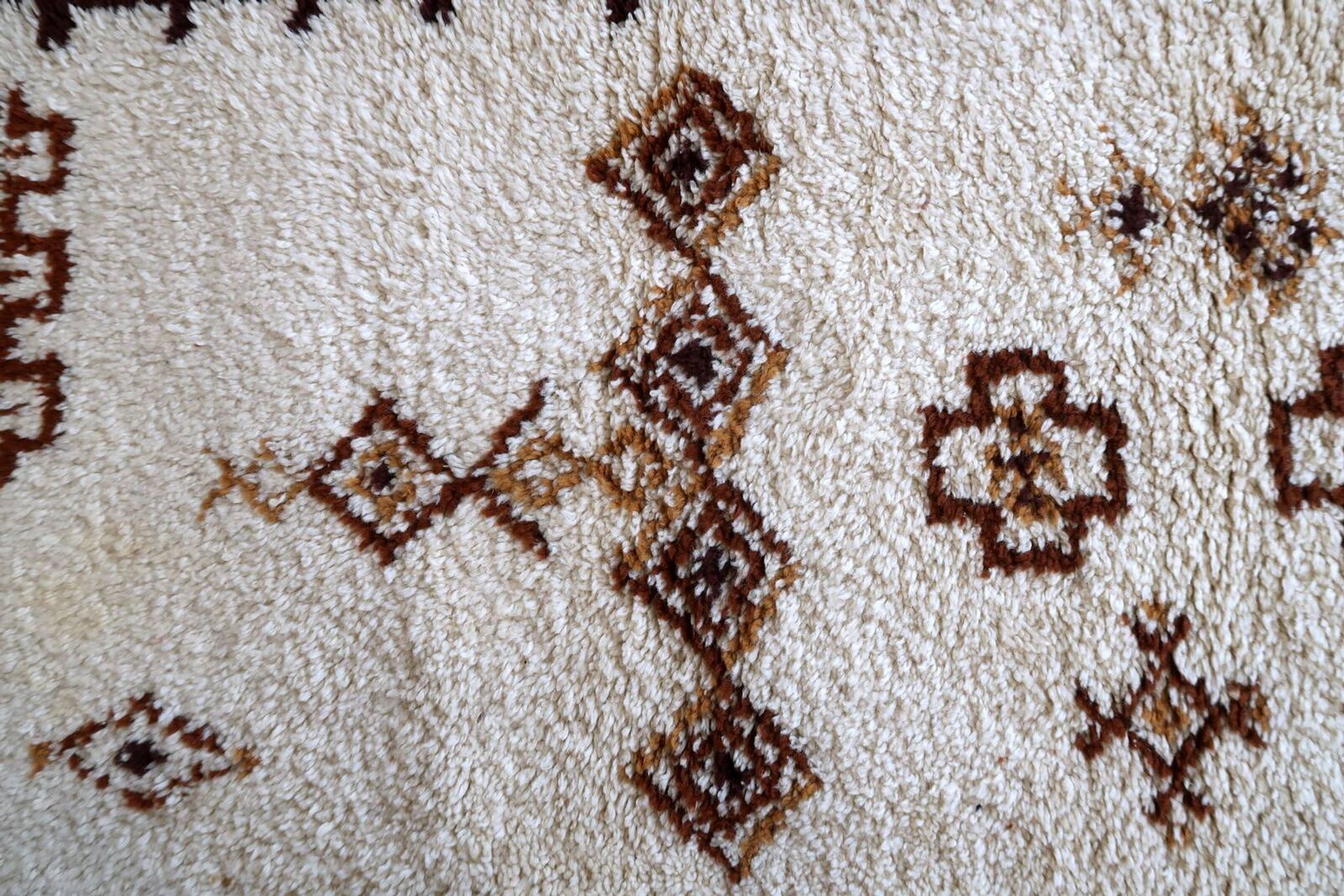 Tapis vintage berbère marocain fait main – 74 x 136 cm - 1c1004