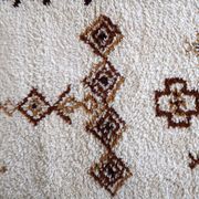 Tapis vintage berbère marocain fait main – 74 x 136 cm - 1c1004
