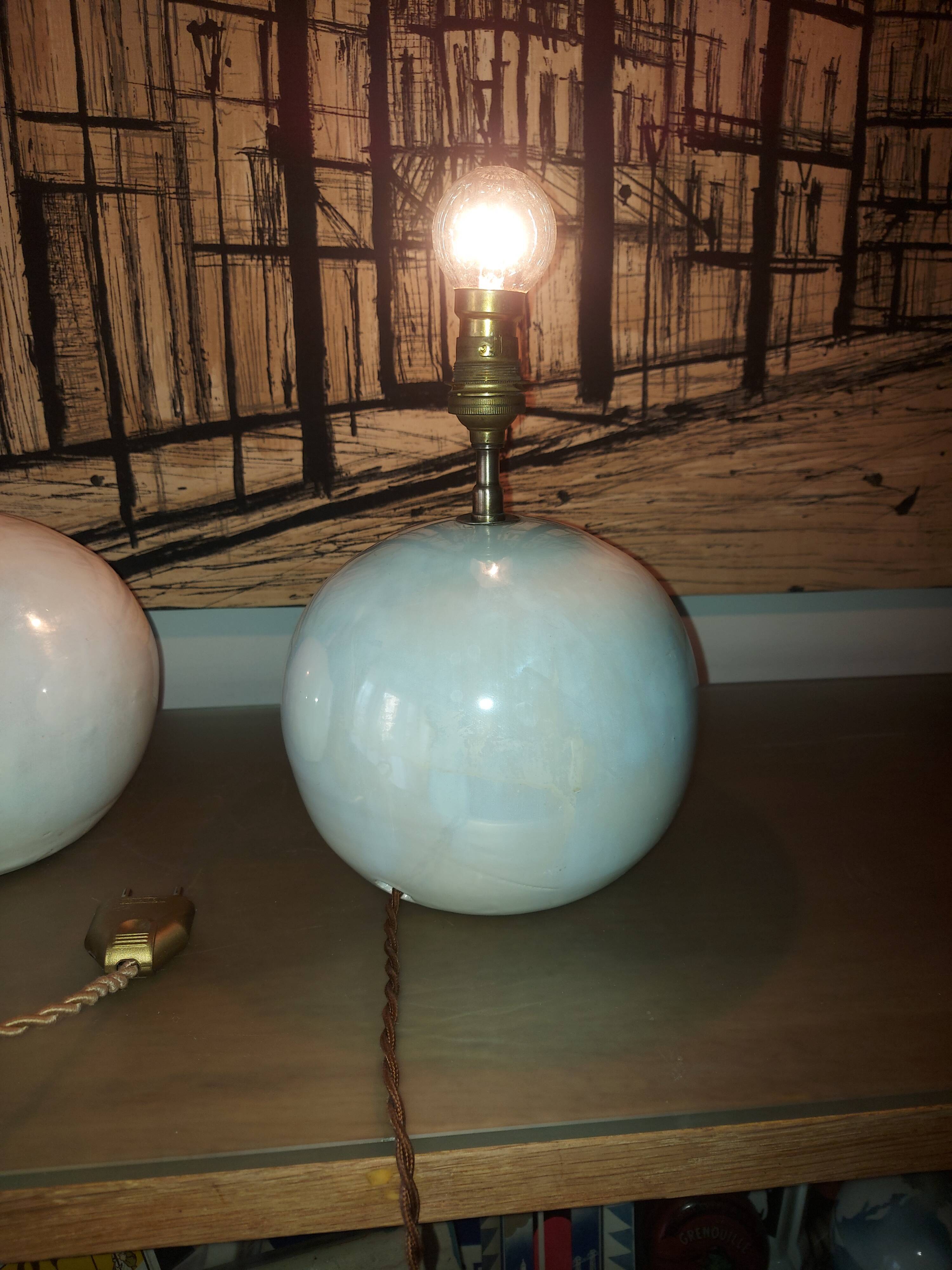 Ceramic lamp foot, iridescent white