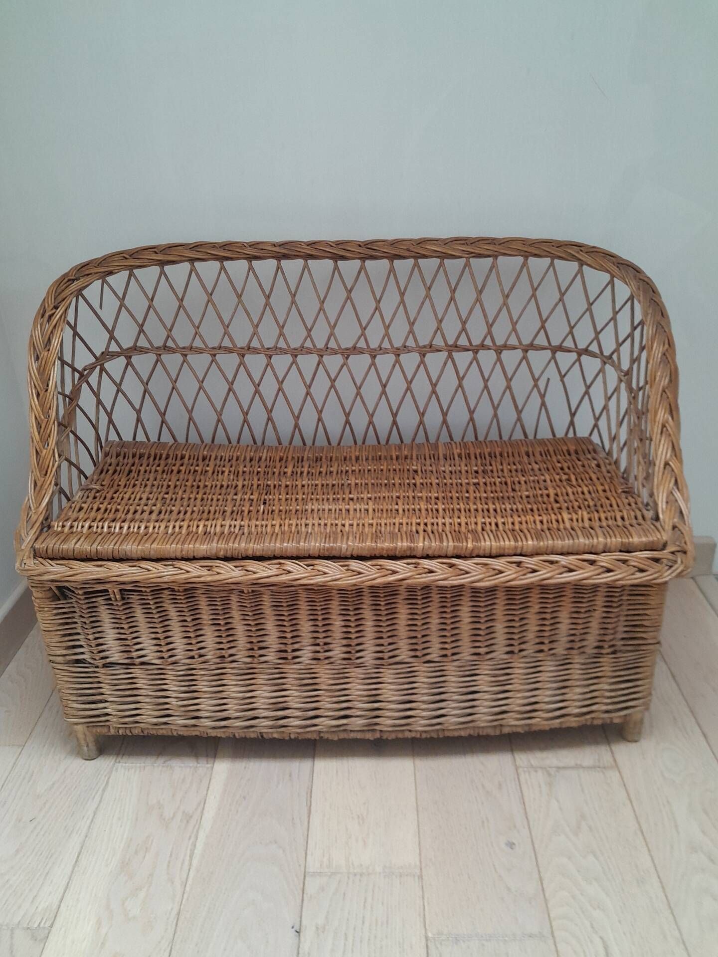 Storage bench for children in rattan
