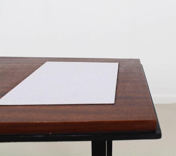 Table basse vintage avec encastrement en formica blanc Belgique 1965