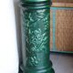 Pedestal column in green ceramic with flower and fruit decoration